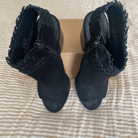 Lucky Brand Suede Fringe Boho Open Toe Stacked Block Heel Sandal Shoe Size 8.5 - Picture 6 of 8